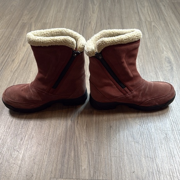 Sorel Red Suede Winter Boots with Cream Lining - Picture 5 of 13